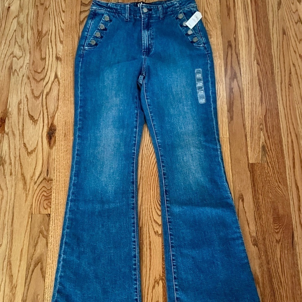 GAP DENIM - NWT - Women’s Flared Jeans. 10/R
